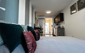 Westend - Studio Above The City